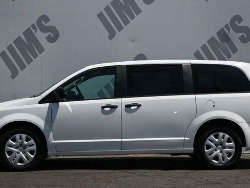 Used 2019 Dodge Grand Caravan SE w/ UConnect Hands-Free Group FWD image 8