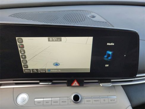 Used 2025 Hyundai Elantra Limited image 17