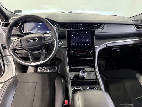 Certified 2024 Jeep Grand Cherokee Altitude image 24