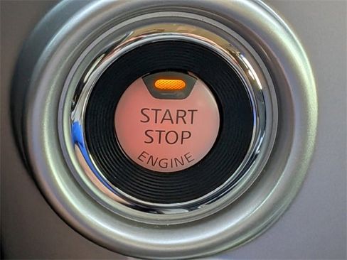 Used 2017 Nissan Titan SV image 34