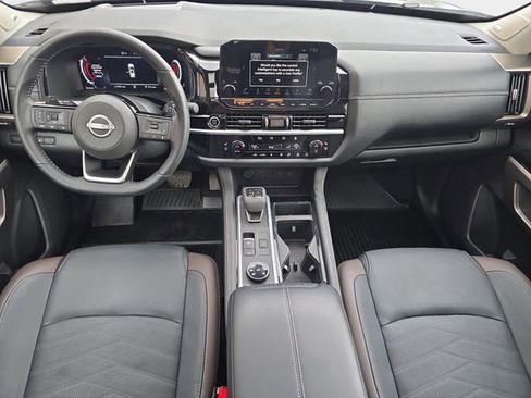 Used 2024 Nissan Pathfinder Platinum AWD/4WD image 10