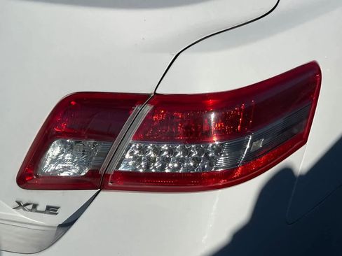 Used 2011 Toyota Camry XLE image 17