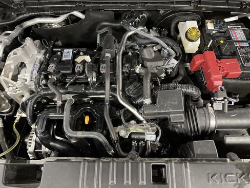 Used 2025 Nissan Kicks SV image 16