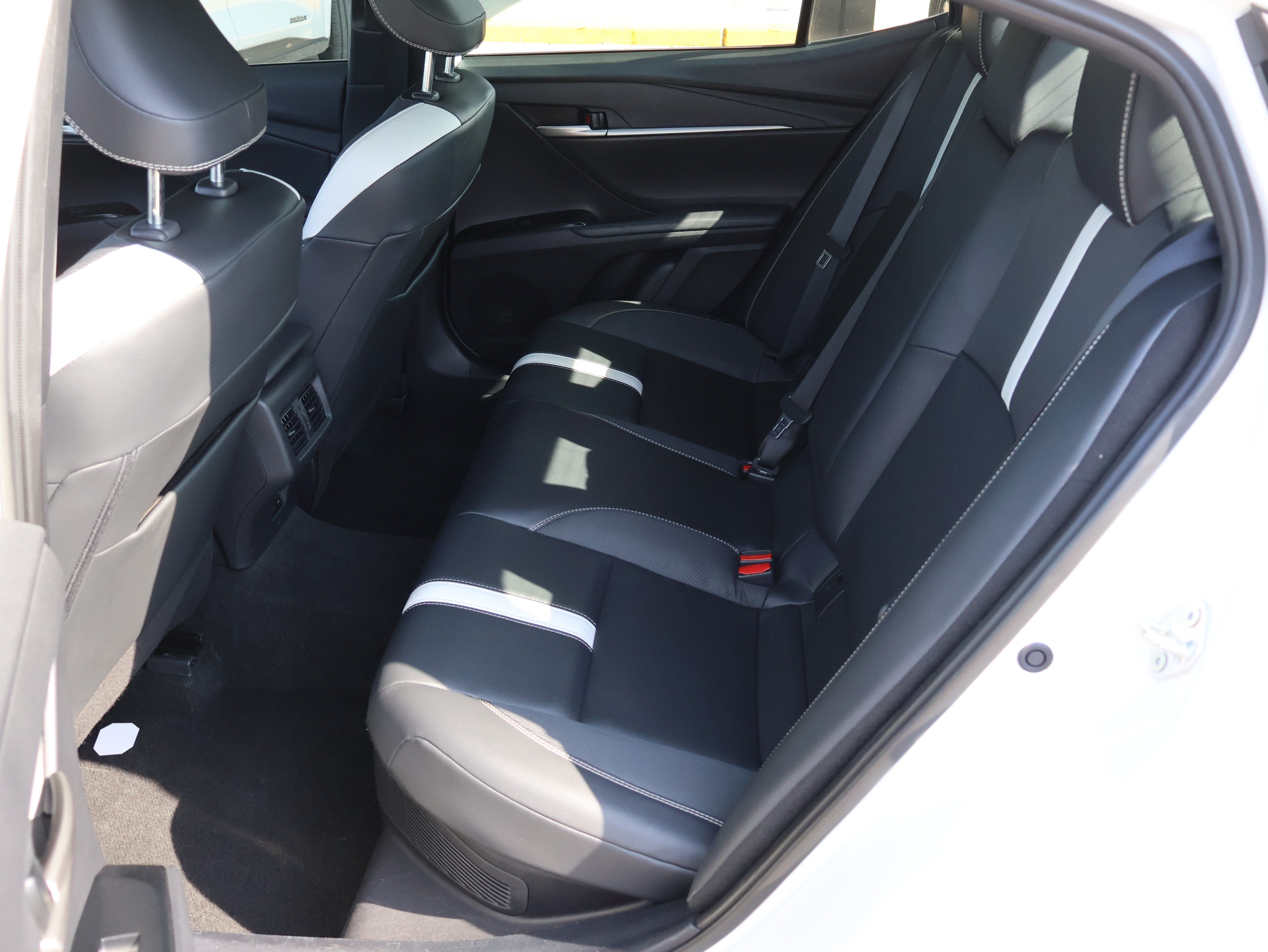 Used 2025 Toyota Camry SE FWD image 7