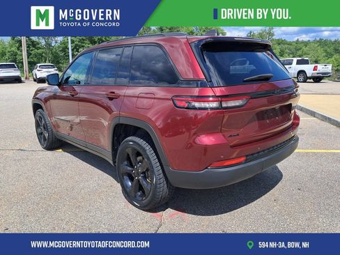 Used 2023 Jeep Grand Cherokee Altitude AWD/4WD image 3