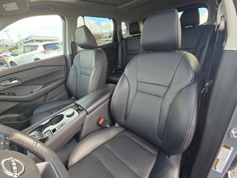 Used 2023 Nissan Rogue SL w/ SL Premium Package image 25