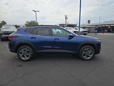 Certified 2024 Chevrolet Trax LT w/ Driver Confidence Package FWD image 28