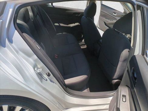 Used 2024 Nissan Altima 2.5 SV FWD image 19