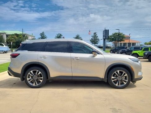 Used 2023 INFINITI QX60 Luxe w/ Cargo Package FWD image 9