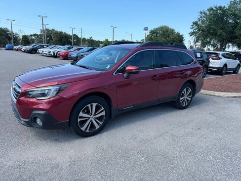 Used 2018 Subaru Outback 3.6R Limited AWD/4WD image 11