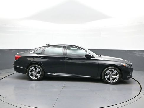 Used 2018 Honda Accord EX image 5