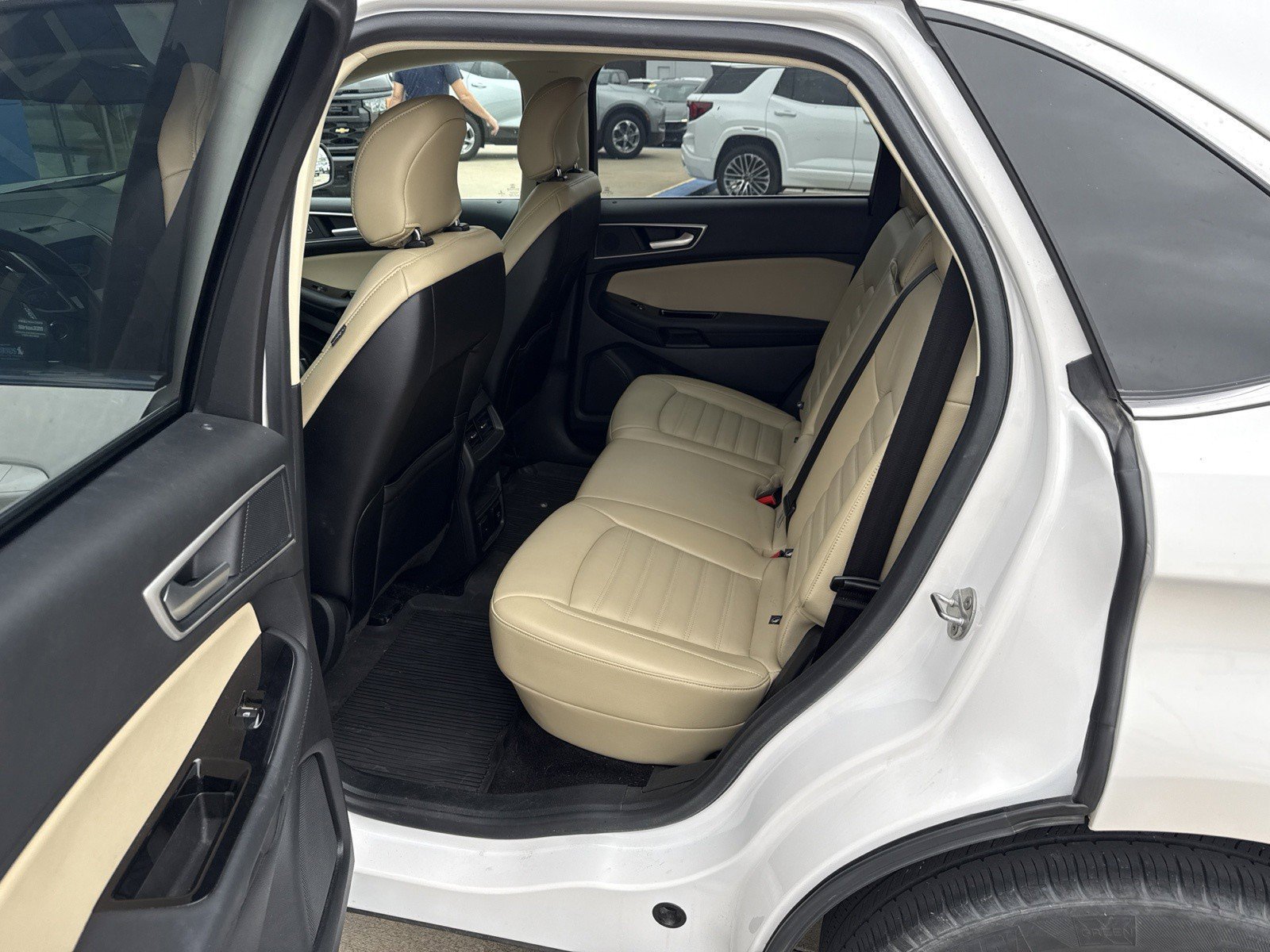 Used 2018 Ford Edge SEL w/ Equipment Group 201A AWD/4WD image 2