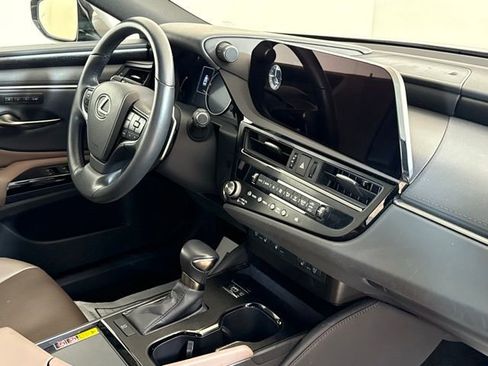 Used 2025 Lexus ES 350 w/ Premium Package image 32