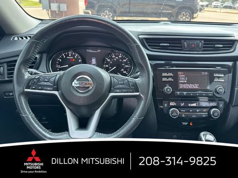 Used 2017 Nissan Rogue SV AWD/4WD image 14