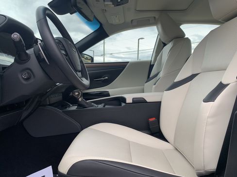 Certified 2025 Lexus ES 350 w/ Premium Package image 16