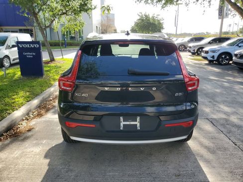 Certified 2025 Volvo XC40 B5 Core AWD/4WD image 5