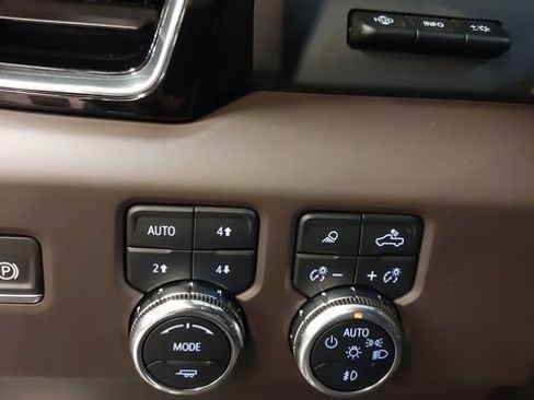 Used 2024 GMC Sierra 2500 Denali w/ Denali Reserve Package AWD/4WD image 21