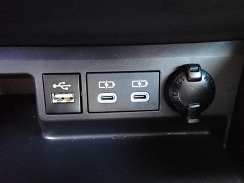 Used 2024 Toyota Highlander XLE AWD/4WD image 20