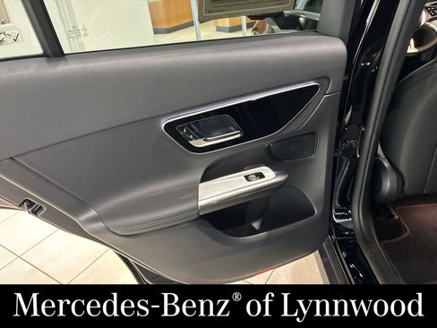 Used 2026 Mercedes-Benz GLC 300 4MATIC image 30