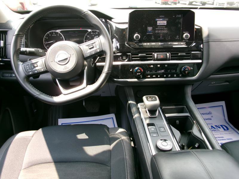 Used 2025 Nissan Pathfinder SV AWD/4WD image 13
