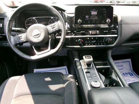 Used 2025 Nissan Pathfinder SV AWD/4WD image 13