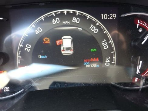 Used 2019 Toyota RAV4 Limited image 10