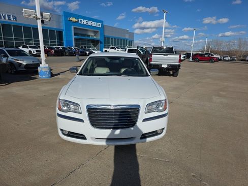 Used 2012 Chrysler 300 Limited image 2