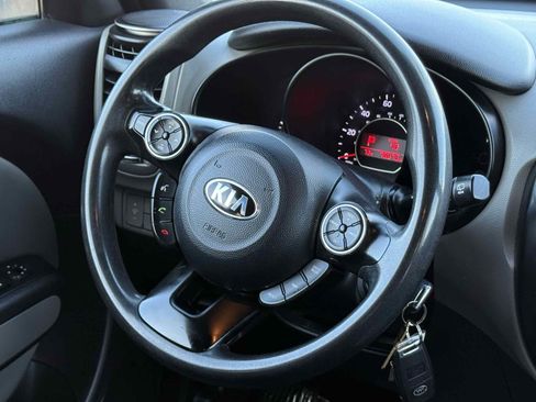 Used 2017 Kia Soul + FWD image 45
