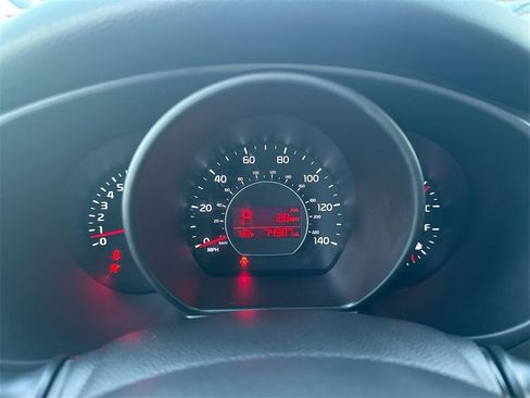 Used 2017 Kia Soul + image 10