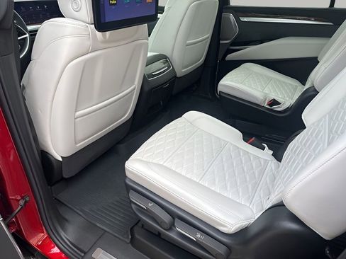 New 2026 Cadillac Escalade ESV Platinum Luxury w/ LPO, Floor Liner Package AWD/4WD image 25