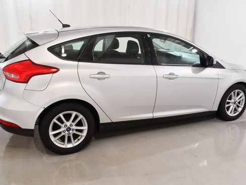 Used 2018 Ford Focus SE w/ Cold Weather Package FWD image 11