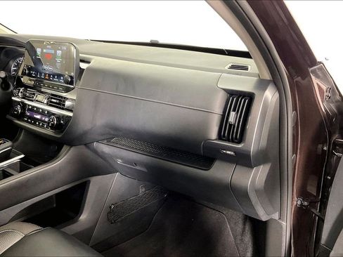 Used 2022 Nissan Pathfinder SL w/ SL Premium Package FWD image 21