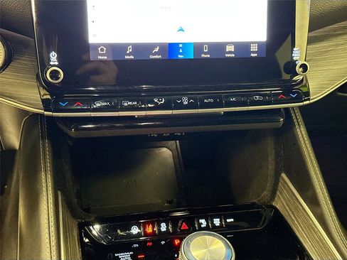 Used 2024 Jeep Wagoneer L Series II w/ Flexible Seating Group image 16