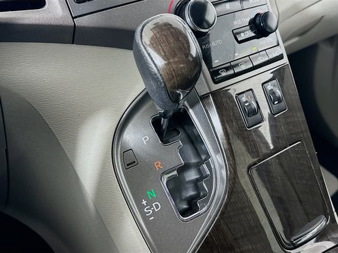 Used 2013 Toyota Venza Limited image 24
