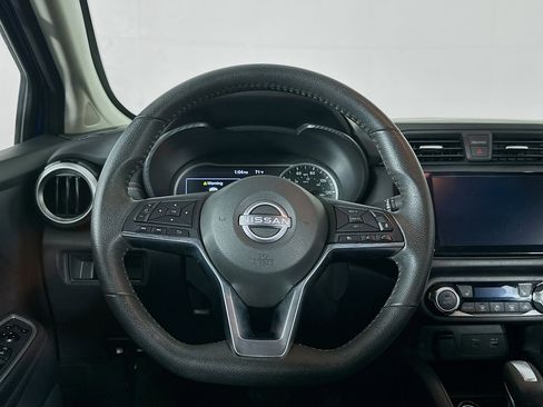Used 2024 Nissan Versa SR image 18