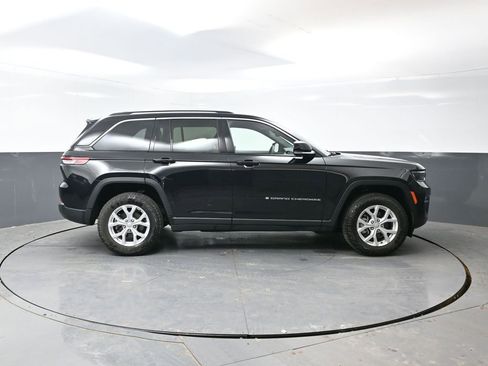 Used 2023 Jeep Grand Cherokee Limited AWD/4WD image 4