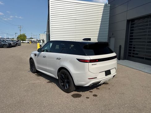 Used 2024 Land Rover Range Rover Sport Dynamic SE AWD/4WD image 3