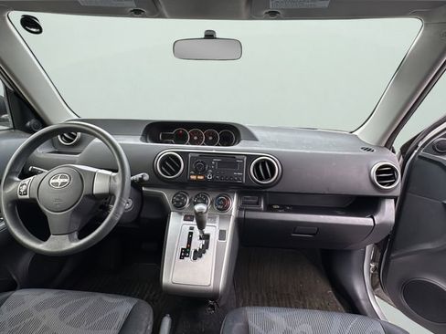 Used 2012 Scion xB FWD image 11