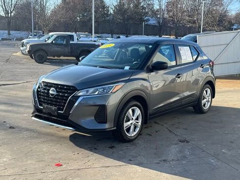 Certified 2025 Nissan Kicks Play S image 3