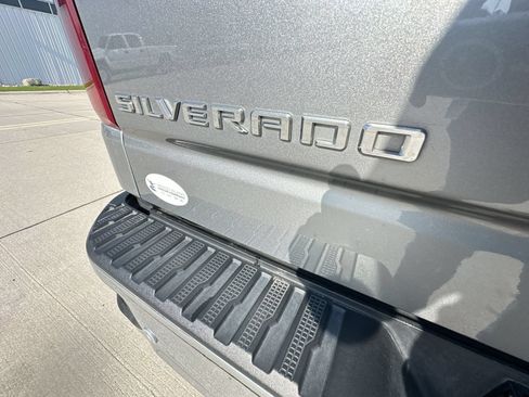 Used 2024 Chevrolet Silverado 1500 LTZ AWD/4WD image 30
