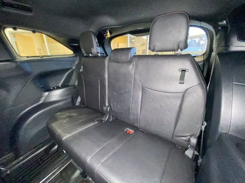 Used 2025 Toyota Sienna XSE w/ XSE Premium Package image 25