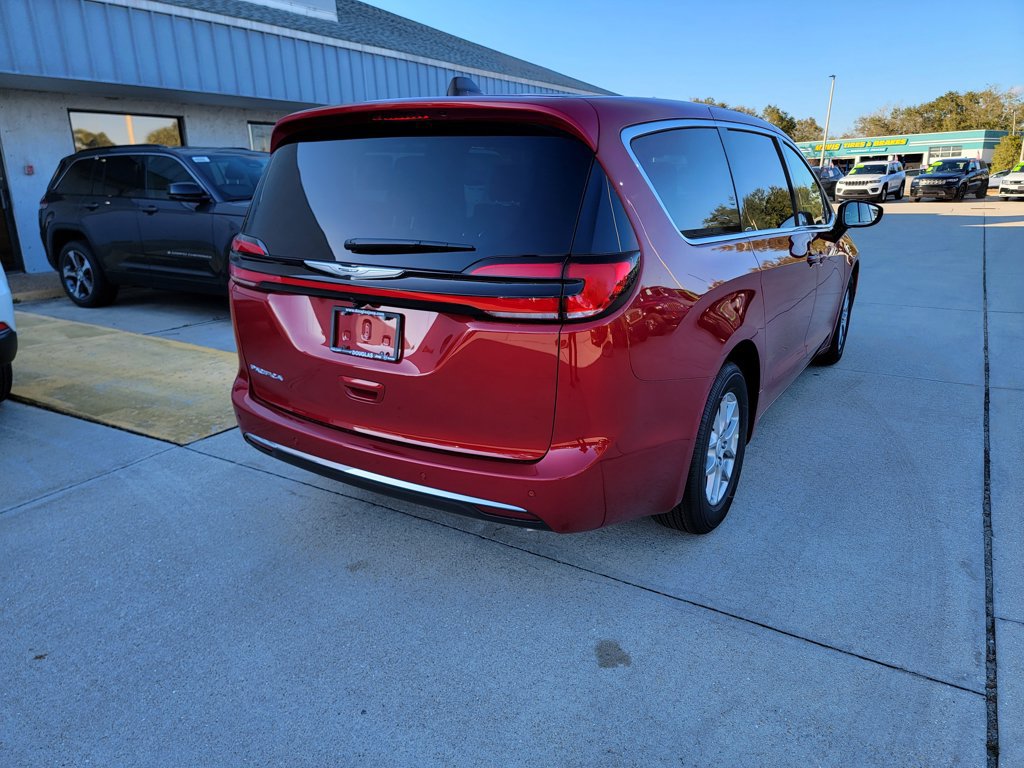 New 2026 Chrysler Pacifica Select FWD image 5