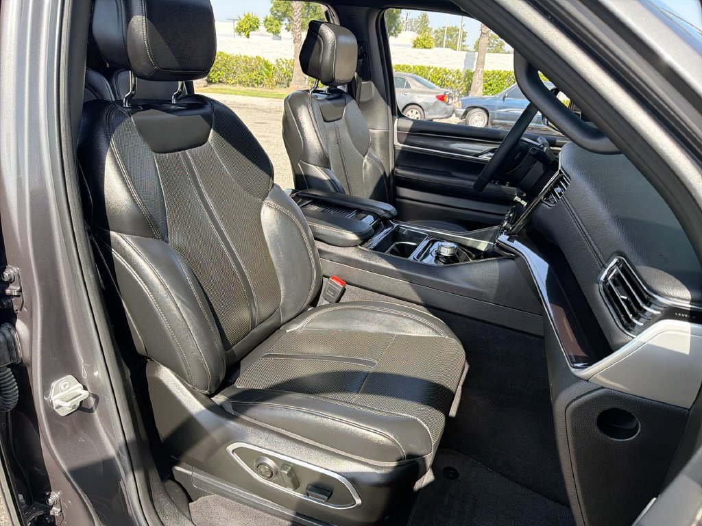 Used 2024 Jeep Wagoneer L 2WD w/ Premium Group I image 28