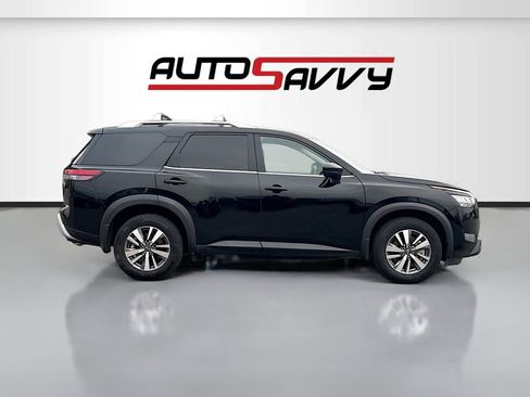 Used 2023 Nissan Pathfinder SL w/ Lighting Package (N92) AWD/4WD image 8