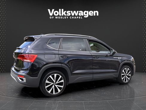 Certified 2022 Volkswagen Taos SE FWD image 8