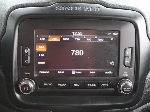 Used 2017 Jeep Renegade Limited image 16