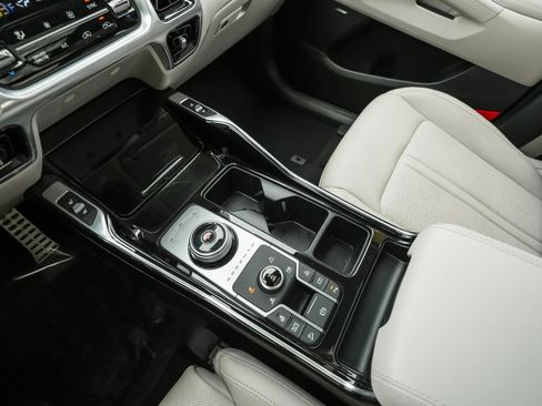 Used 2023 Kia Sorento SX Prestige image 11