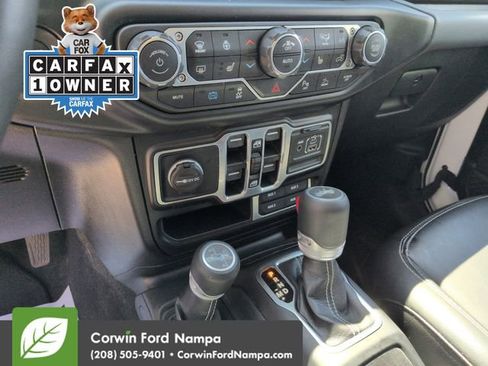 Used 2022 Jeep Wrangler Unlimited Sahara w/ Cold Weather Group AWD/4WD image 17