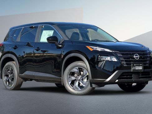 New 2026 Nissan Rogue SV FWD image 2