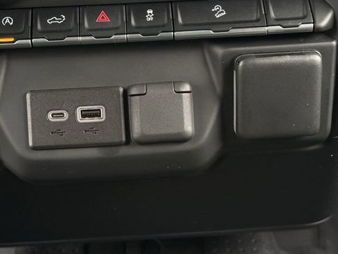 Used 2022 Chevrolet Silverado 1500 Custom Trail Boss AWD/4WD image 21